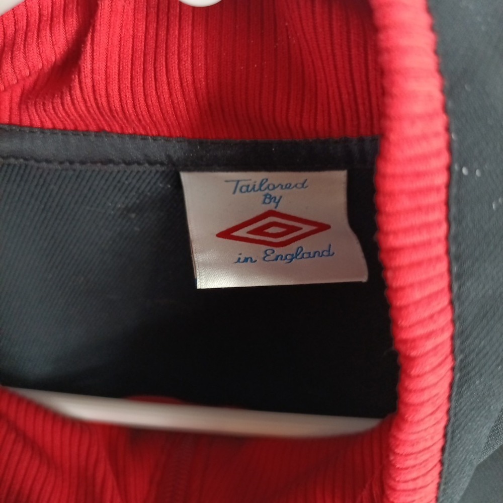 SOUTHAMPTON TRAINING FOOTBALL Umbro 1/4 ZIP TOP - Medium - Picture 5 of 6